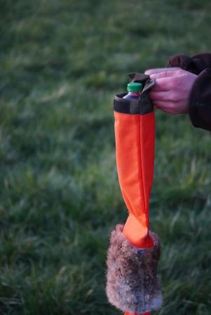 Firedog Dummy 3-teilig 500 g befüllbar orange mit Kaninchenfellring